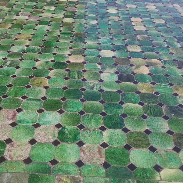 Table de jardin marocaine en mosaïque de zellige