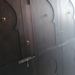 Armoire artisanale en bois du Maroc, Artisanat marocain de Marrakech