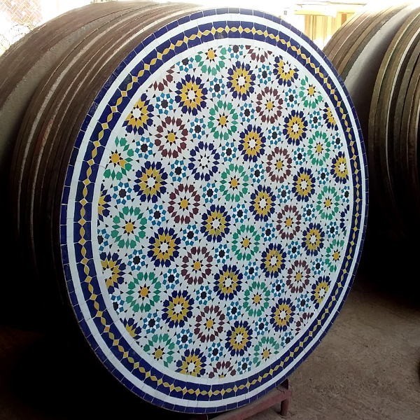 Table de jardin en mosaïque multicolore, Artisanat marocain, Marrakech