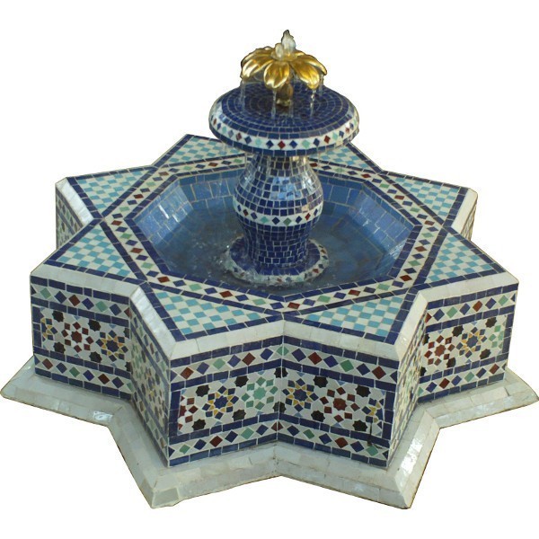 Fontaine en mosaïque de zellige marocaine