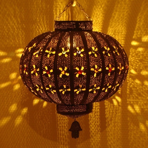 Luminaire marocain artisanal, boule de salon en fer, Marrakech, Maroc