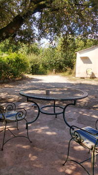 Table de jardin en zellige